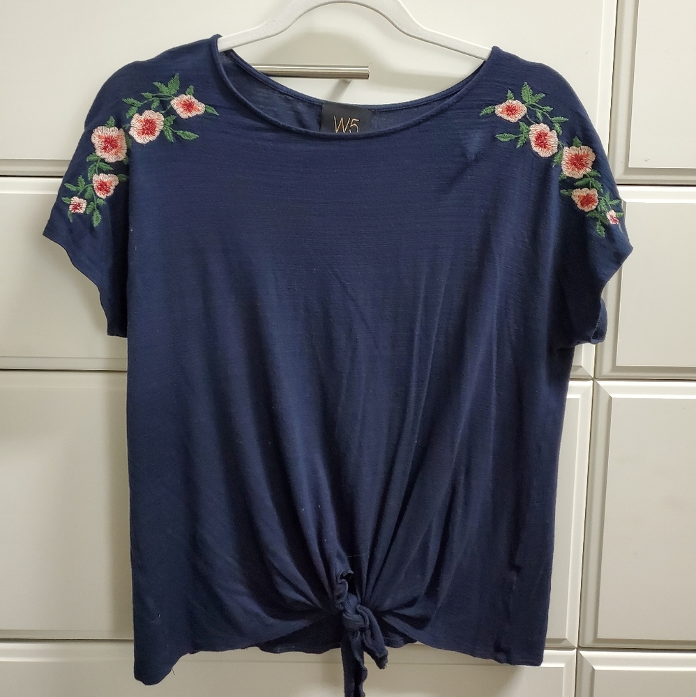 Embroidered sleeve lightweight shirt